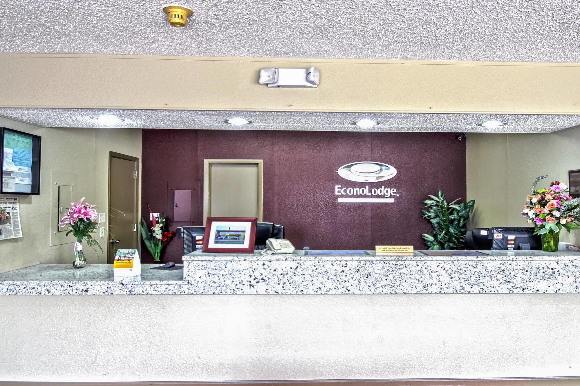 Days Inn By Wyndham Manitowoc Interior photo